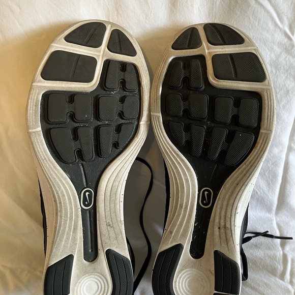 👟👌🏼💕Excellent Condition Nike Sneakers in black and reddish coral - Picture 8 of 9